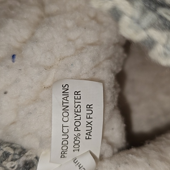 A la mode gray shimmery Slippers Booties Geometric Fleece fits Size 5 To 6. - Picture 10 of 10